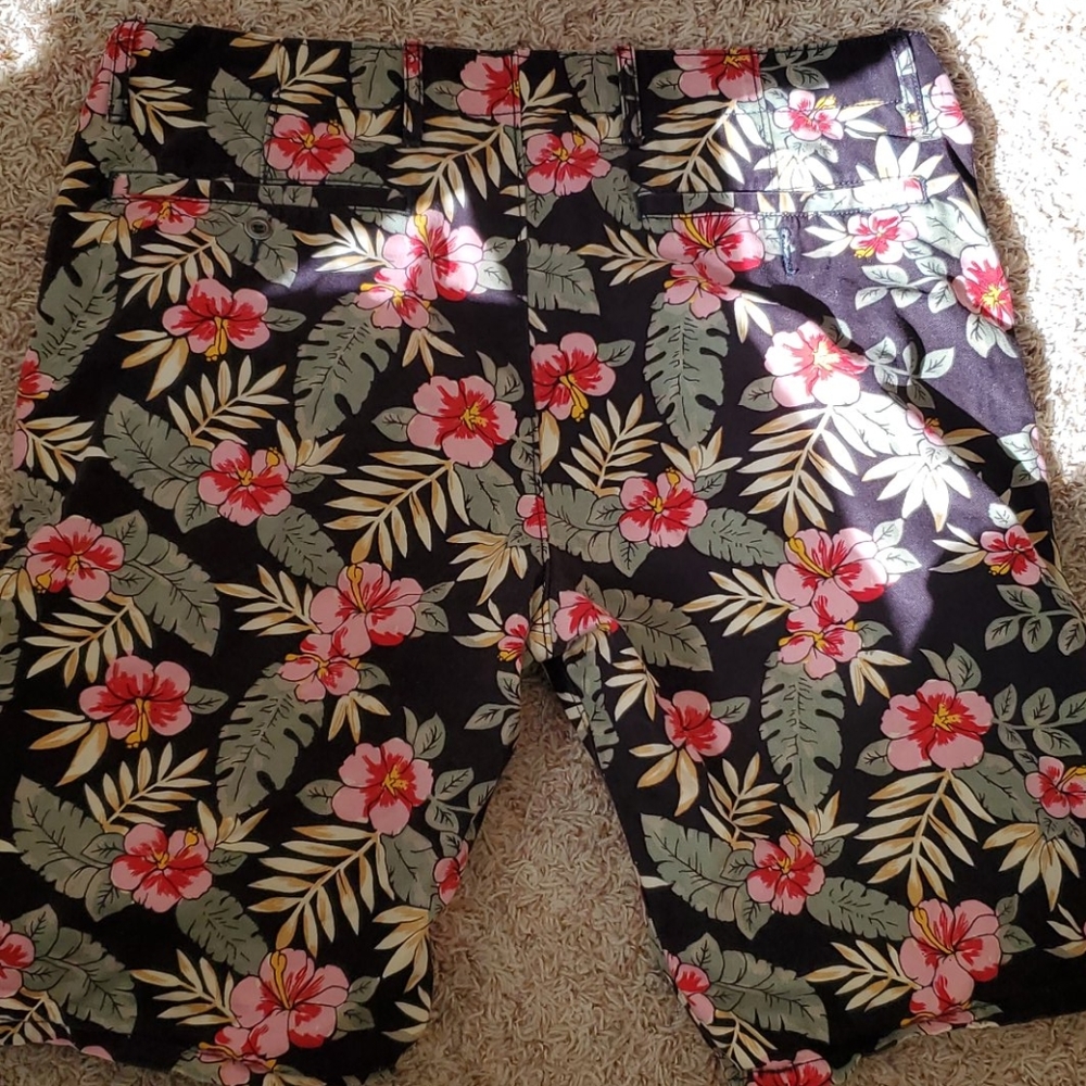 Men's floral shorts - Picture 2 of 2